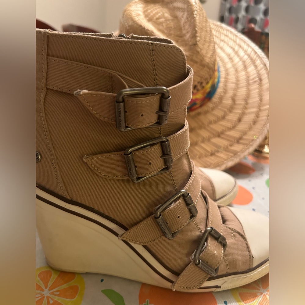 Vera Wang Heels wedge Sneakers